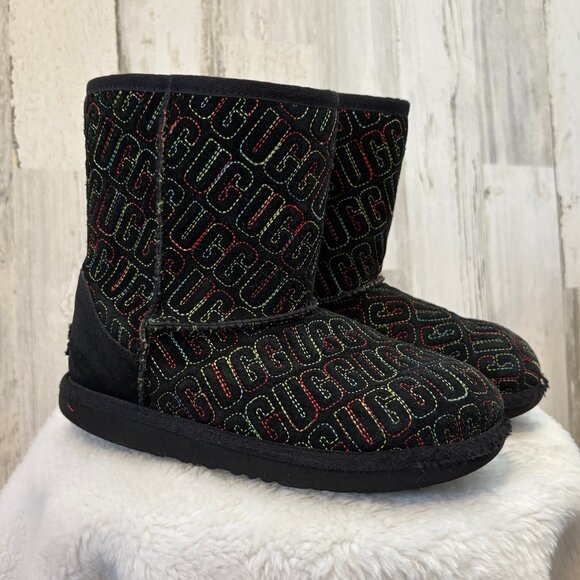 UGG Girl's Size 3 Black Classic II Logo Stitch Graphic Short Boots Colorful - Picture 1 of 9